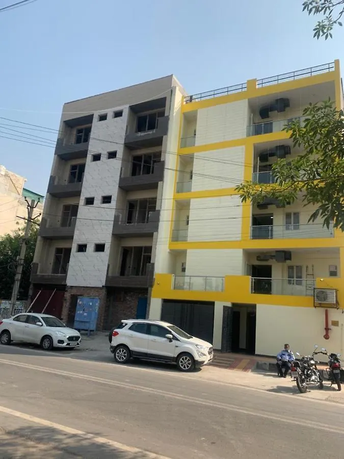 Hotel Yellow Saffron Delhi