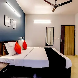Hotel Collection O 71756 Silver Arrow Near Pacific Mall Tagore Garden, Delhi (National Capital Territory of India)